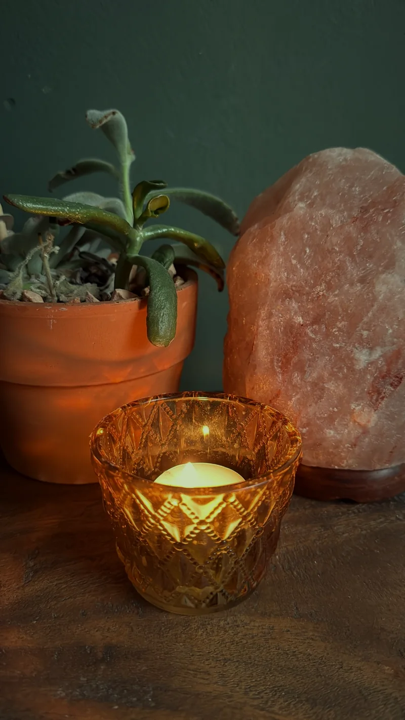 Kaarslicht en een zoutlamp in de praktijk